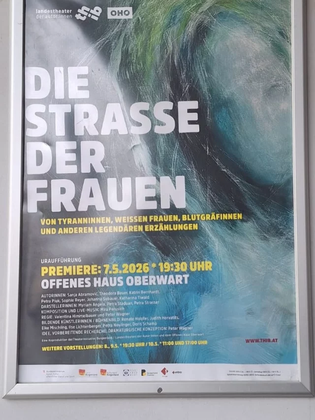 🎭 HAK Oberwart zu Gast im OHO! 🎭

Die 2. Klassen der HAK Oberwart durften heute das brandneue Stück „Die Straße der Frauen“ 👣🛣️ erleben. Die Jugendlichen tauchten tief in den burgenländischen Legendenschatz ein, um die wahren Geschichten hinter Mythen zu 🔍 entschlüsseln. Welche Rolle spielten die Frauen im Verlauf der Geschichte? Das Stück hinterfragt dabei moderne Rollenbilder 🧐 und gewährt einen tieferen Einblick in das Schicksal dieser widersprüchlichen Figuren. 
Prädikat: sehr sehenswert! ✨👏

#OHO #diestraßederfrauen #Kultur #Spurensuche