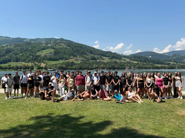 „Summerday“ - eine unserer liebgewonnenen Traditionen in der letzten Woche des Schuljahres! ☀️

Auch dieses Jahr - bei traumhaftem Wetter und toller Stimmung - am Stubenbergsee! 😎 Aktivitäten in Hülle und Fülle… 🏊‍♂️🏐⚽️🥅🏖 🚤 Havin‘ fun in the sun! ☀️ 

#summerday #chillenamsee #beachvolleyball #fussball